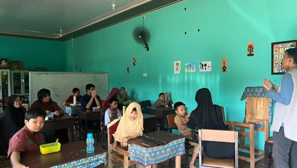 Kegiatan Jumat Sehat - Makan Bersama di SLB Huntap